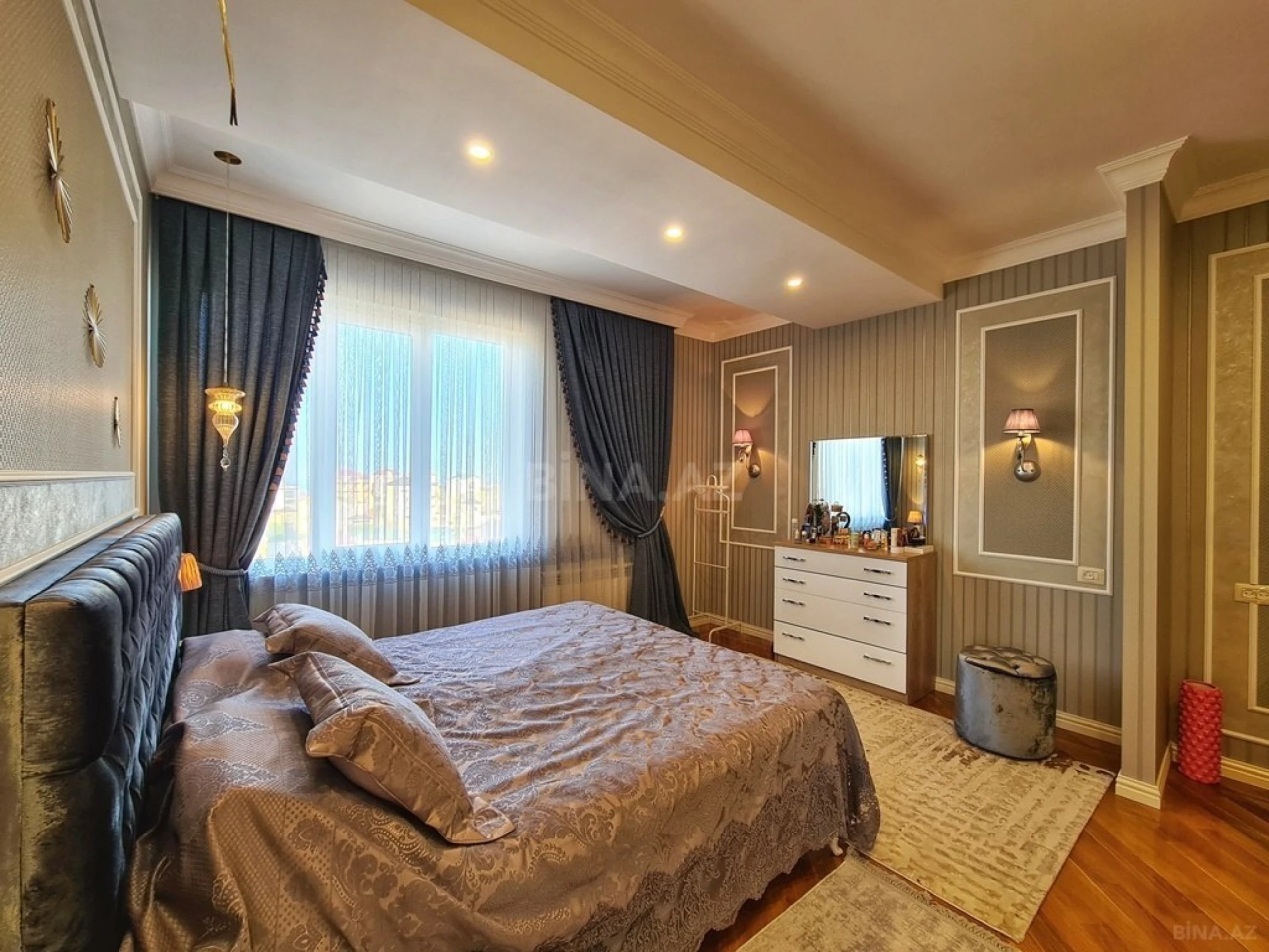 Satılır 4 otaqlı mənzil 170 m²