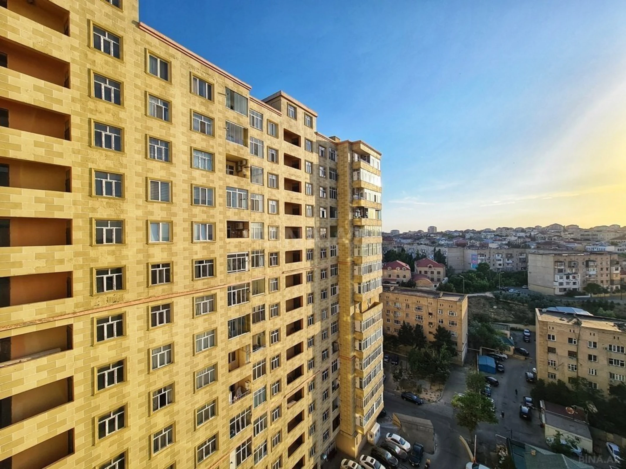Satılır 4 otaqlı mənzil 170 m²