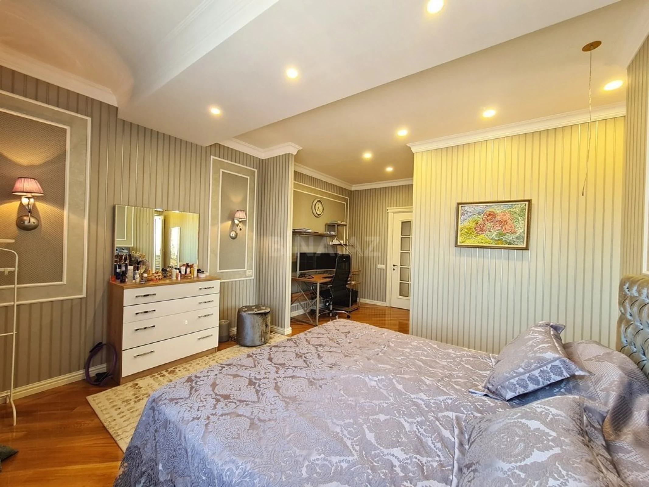 Satılır 4 otaqlı mənzil 170 m²