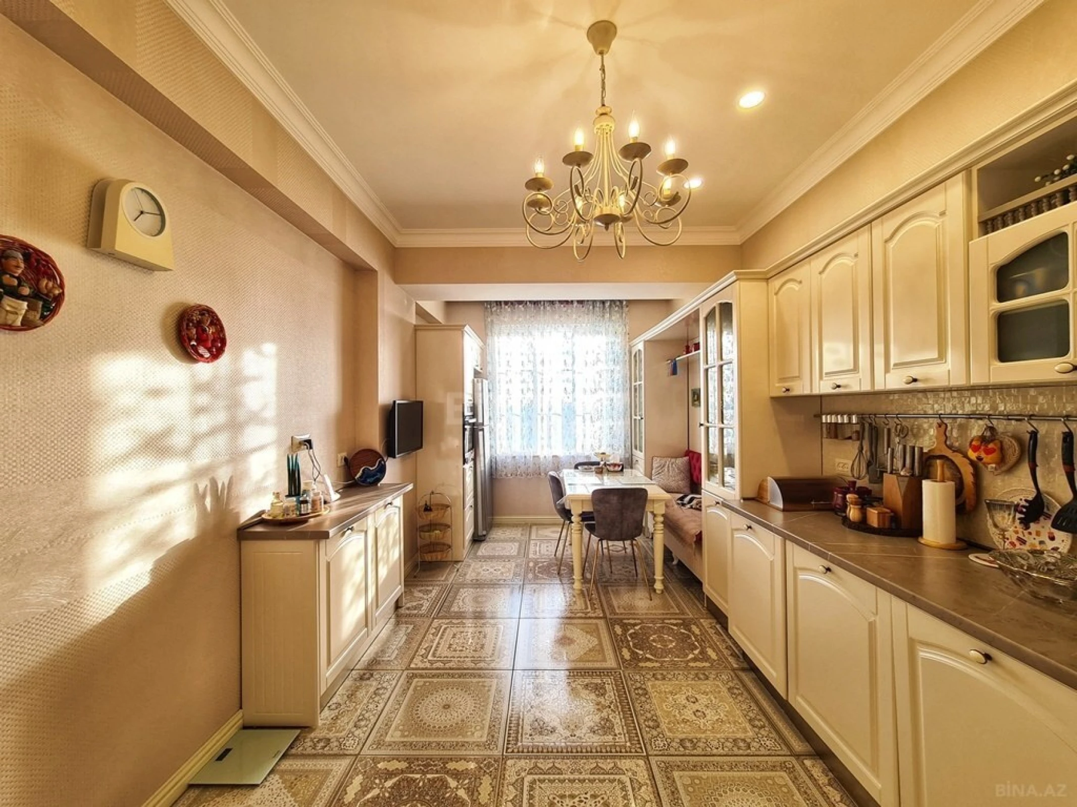 Satılır 4 otaqlı mənzil 170 m²