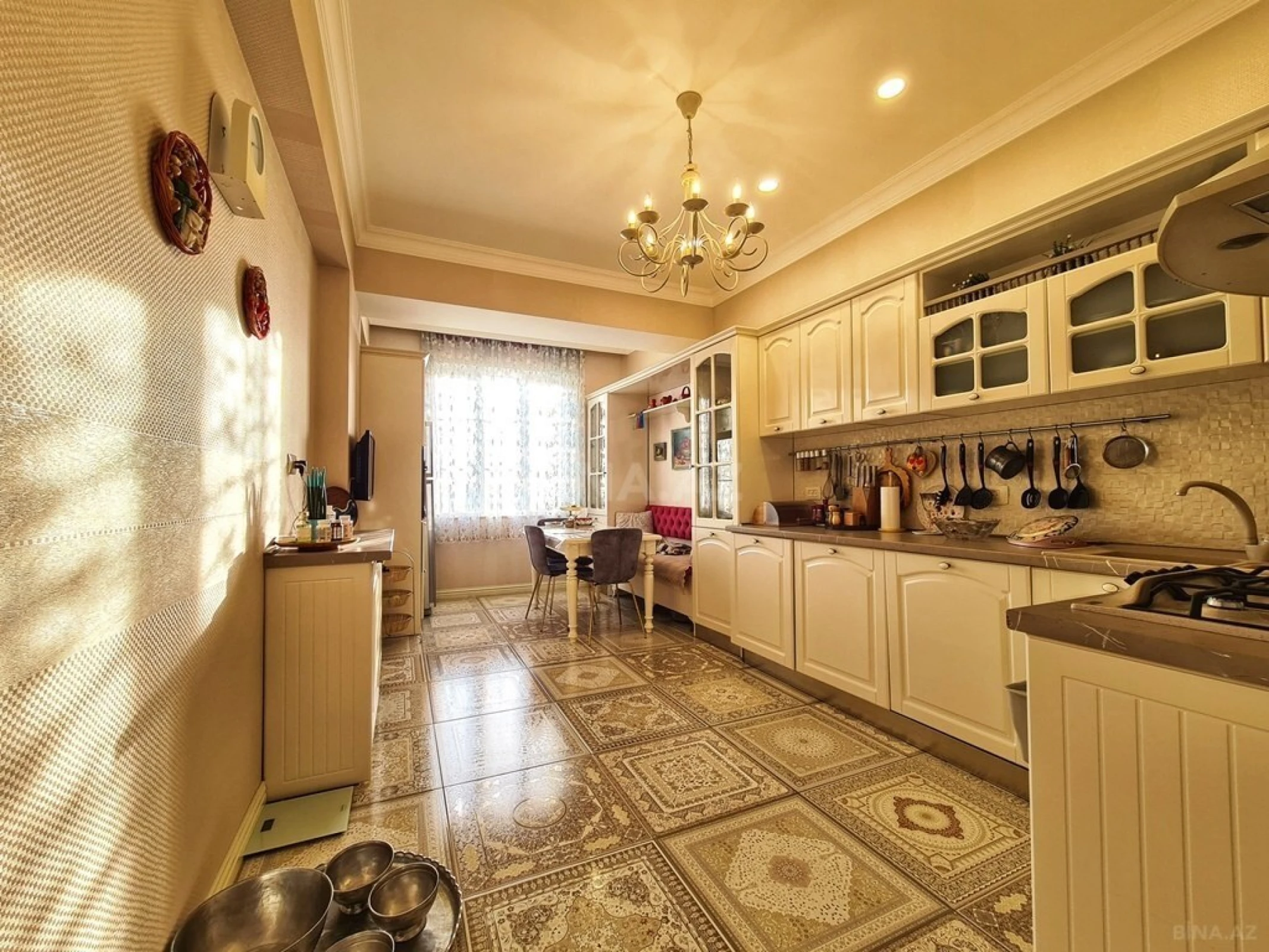 Satılır 4 otaqlı mənzil 170 m²