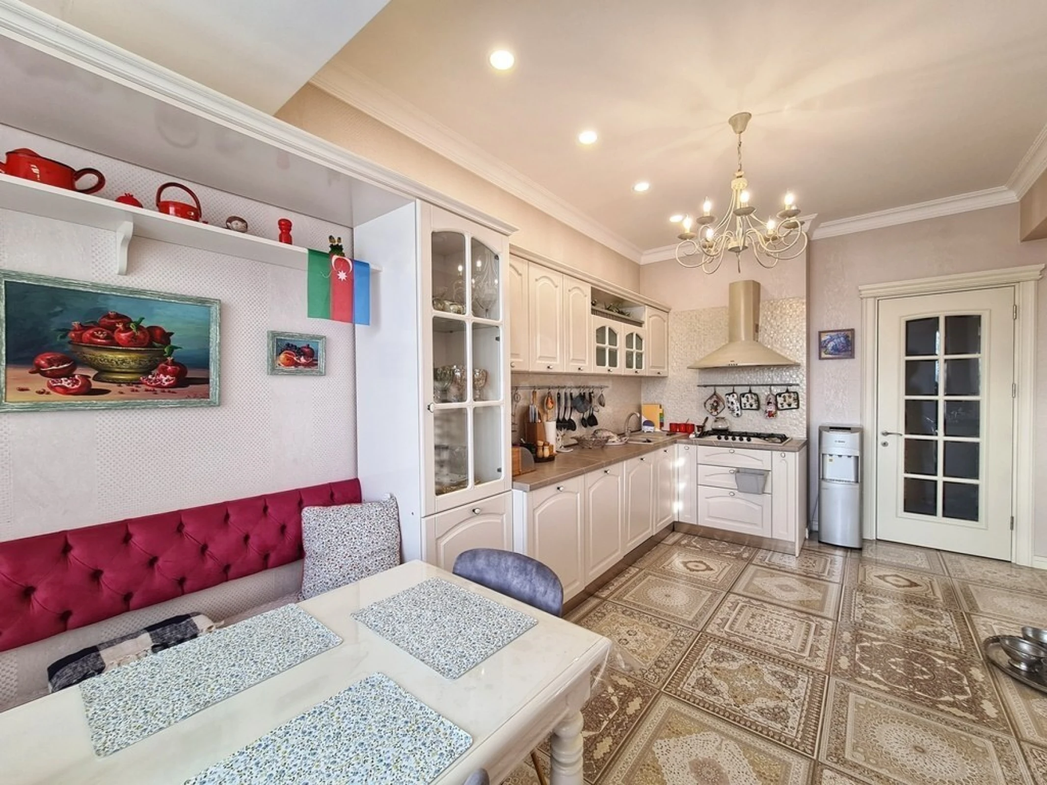 Satılır 4 otaqlı mənzil 170 m²