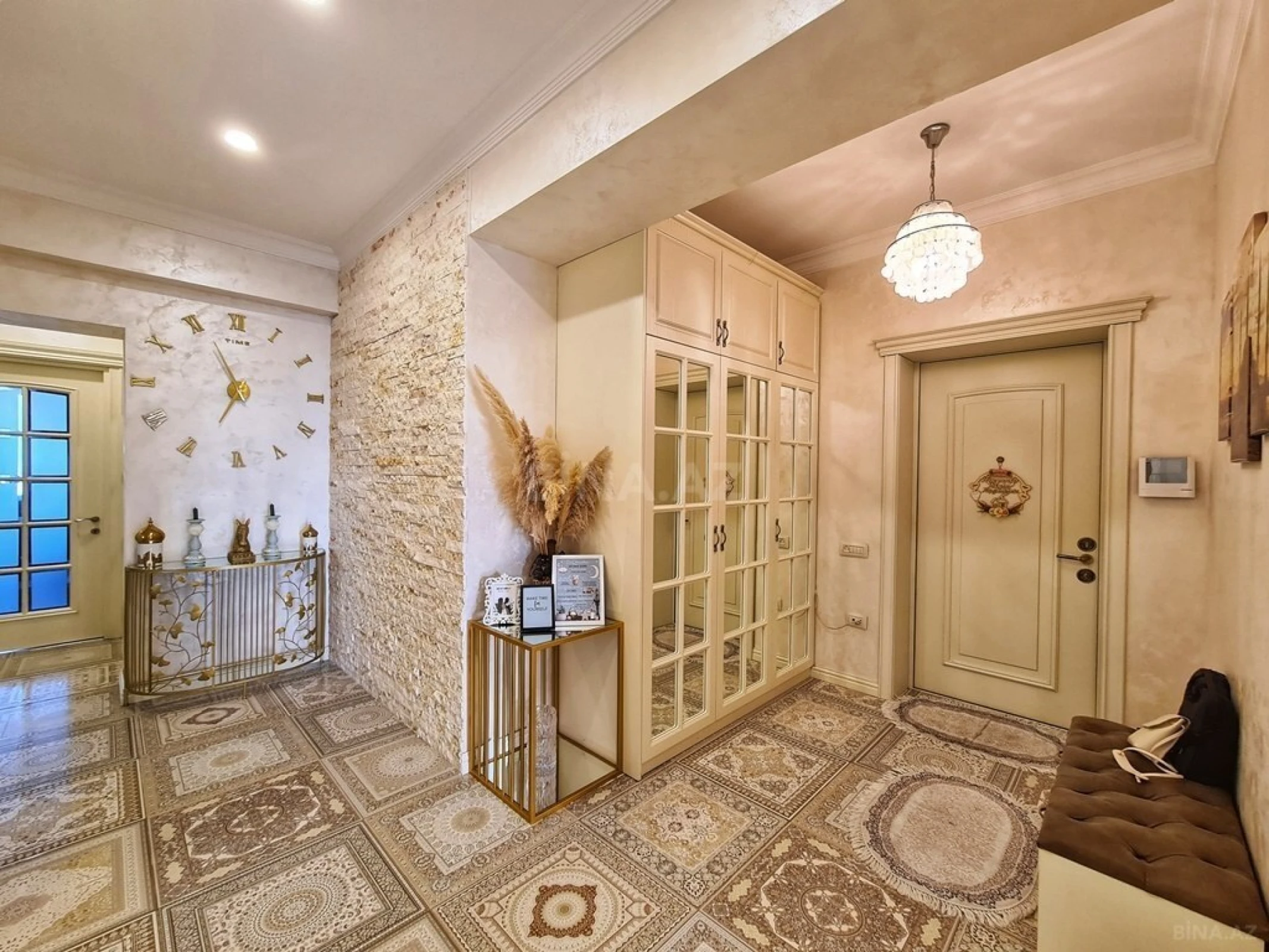 Satılır 4 otaqlı mənzil 170 m²