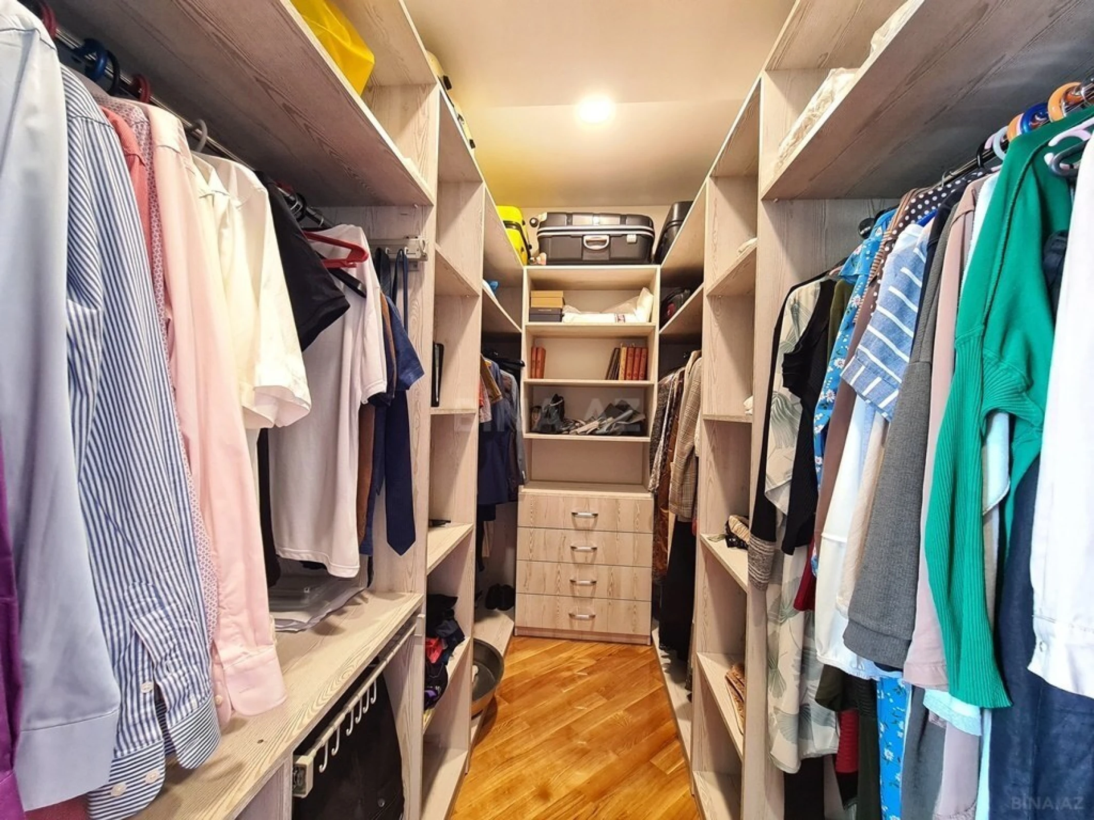 Satılır 4 otaqlı mənzil 170 m²