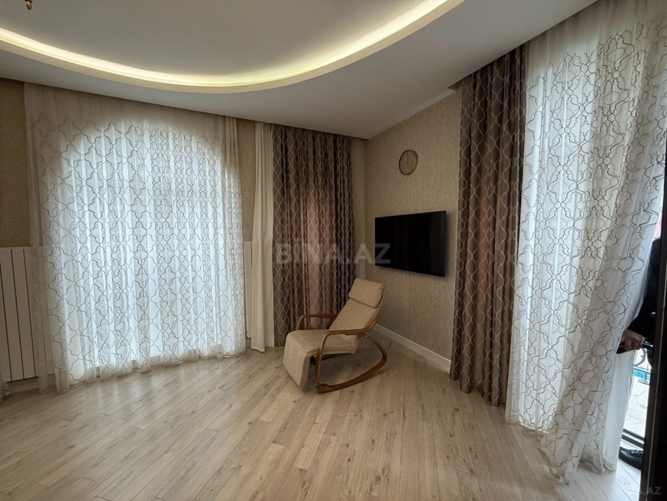 Kirayə verilir 6 otaqlı həyət evi 560 m²