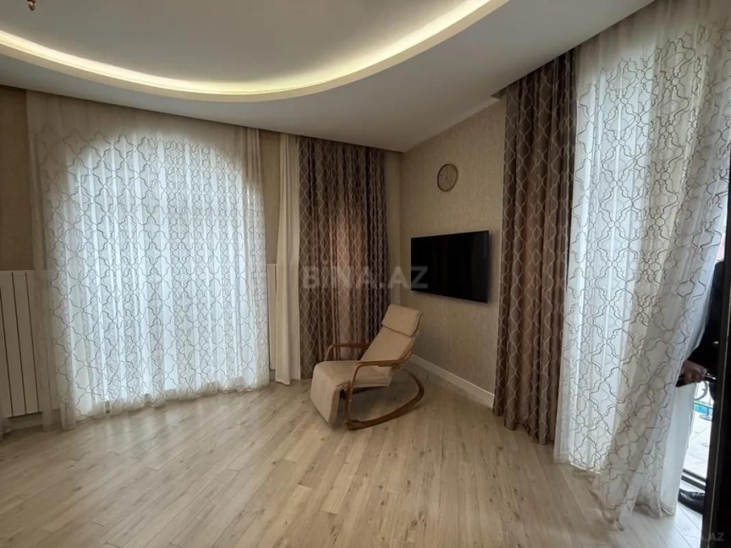 Kirayə verilir 6 otaqlı həyət evi 560 m²