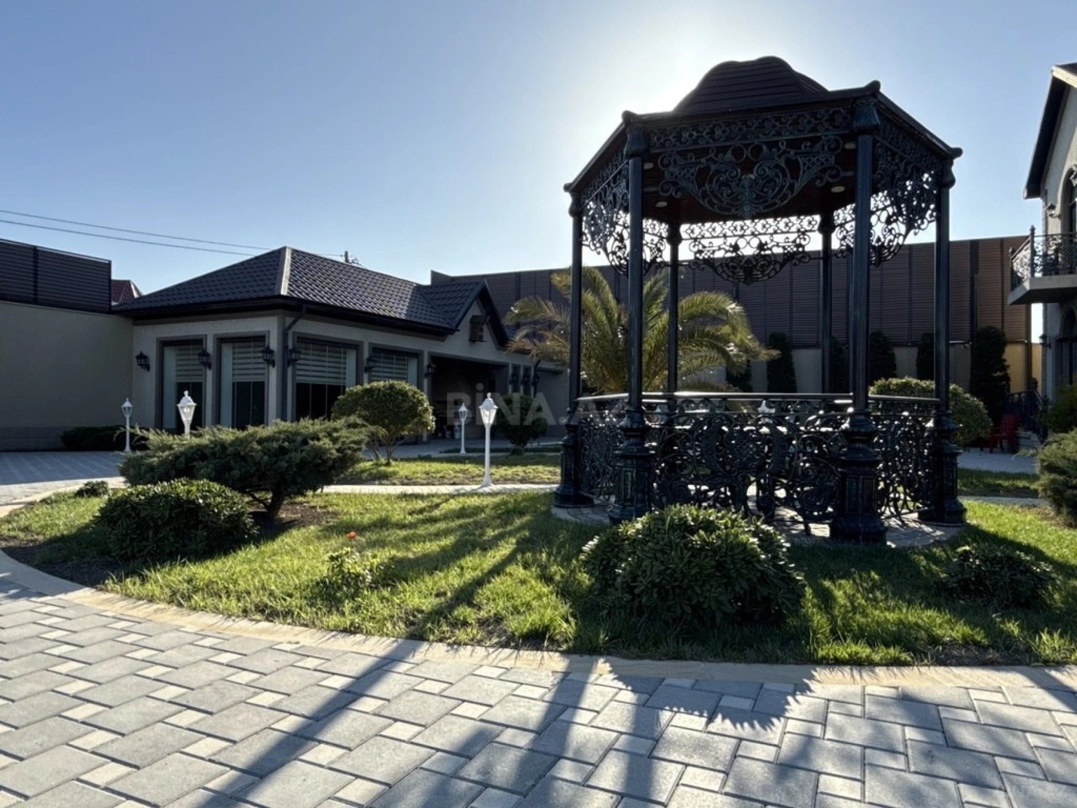 Kirayə verilir 6 otaqlı həyət evi 560 m²