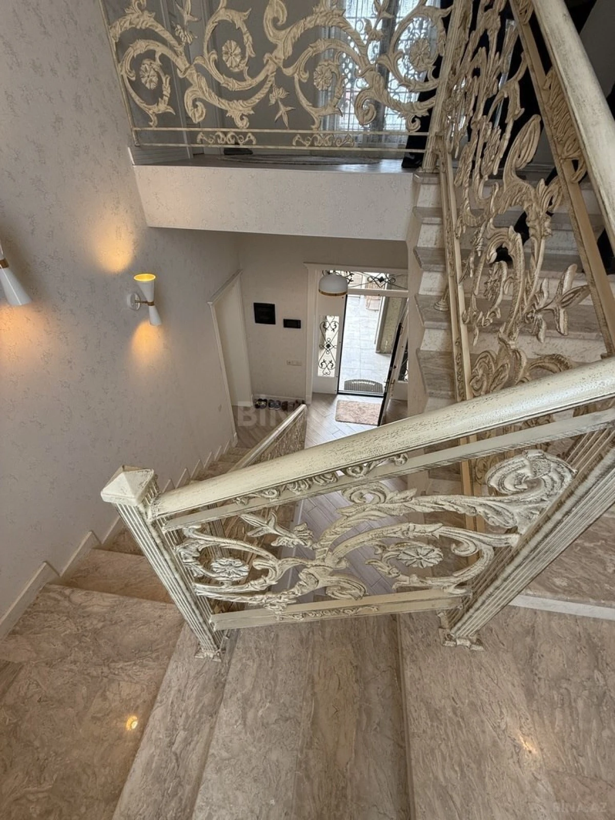 Kirayə verilir 6 otaqlı həyət evi 560 m²