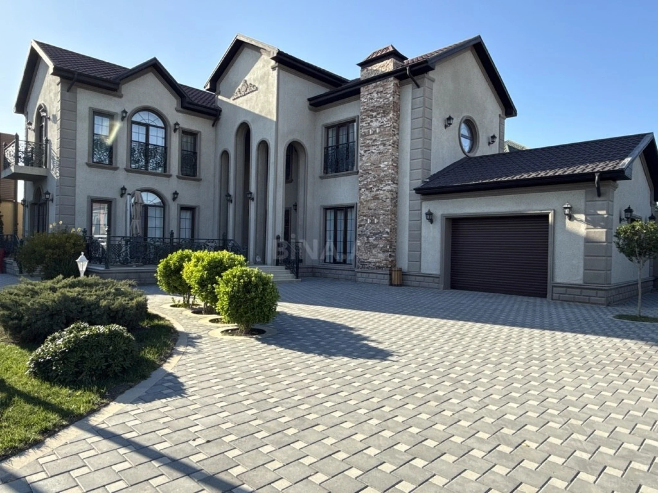 Kirayə verilir 6 otaqlı həyət evi 560 m²