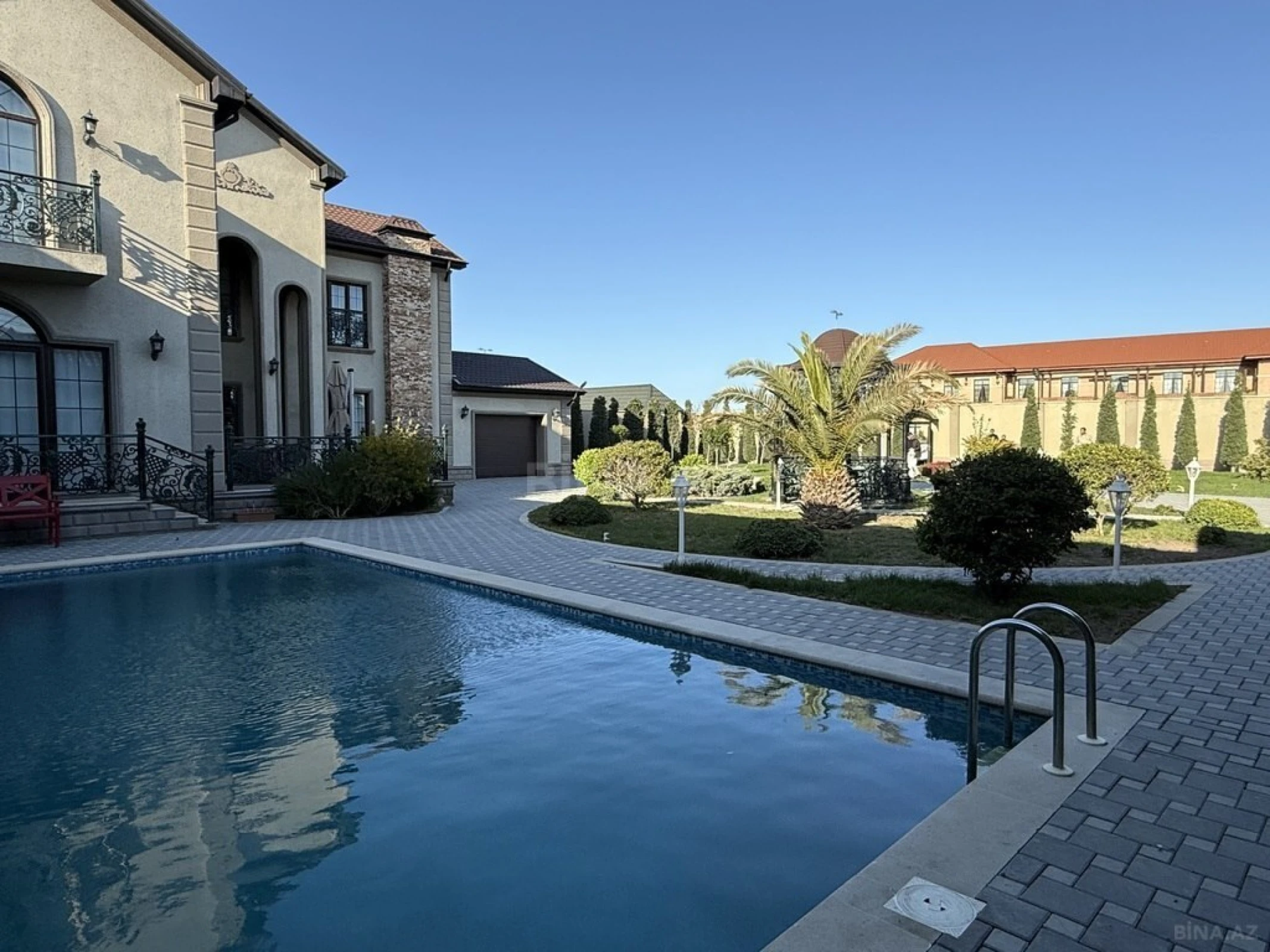 Kirayə verilir 6 otaqlı həyət evi 560 m²