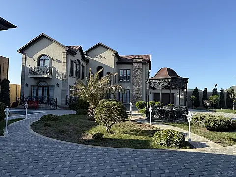 Kirayə verilir 6 otaqlı həyət evi 560 m²