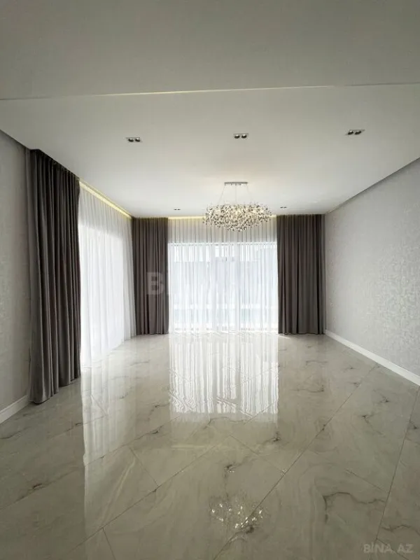 Satılır 5 otaqlı həyət evi 200 m²