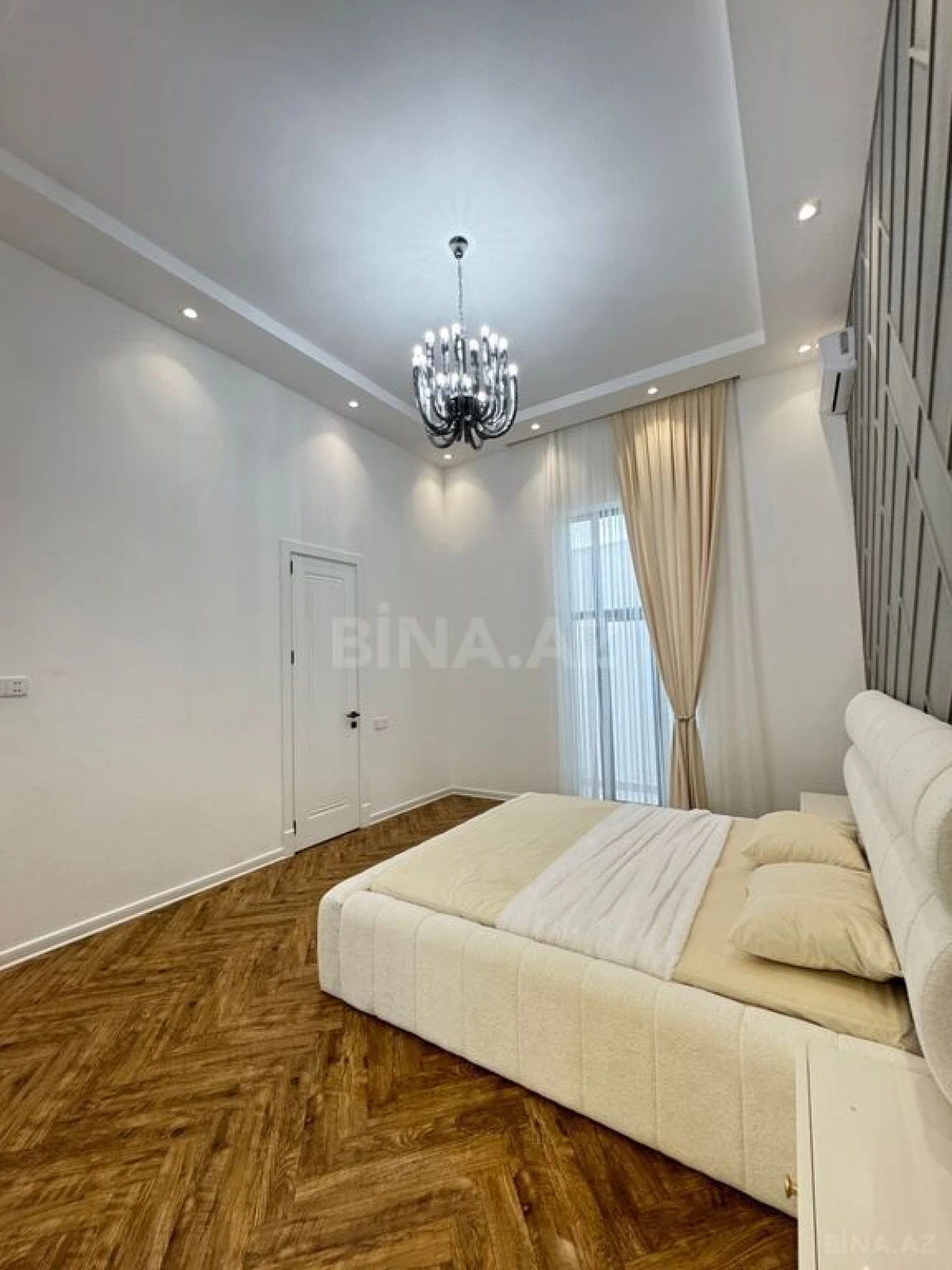 Satılır 6 otaqlı həyət evi 400 m²
