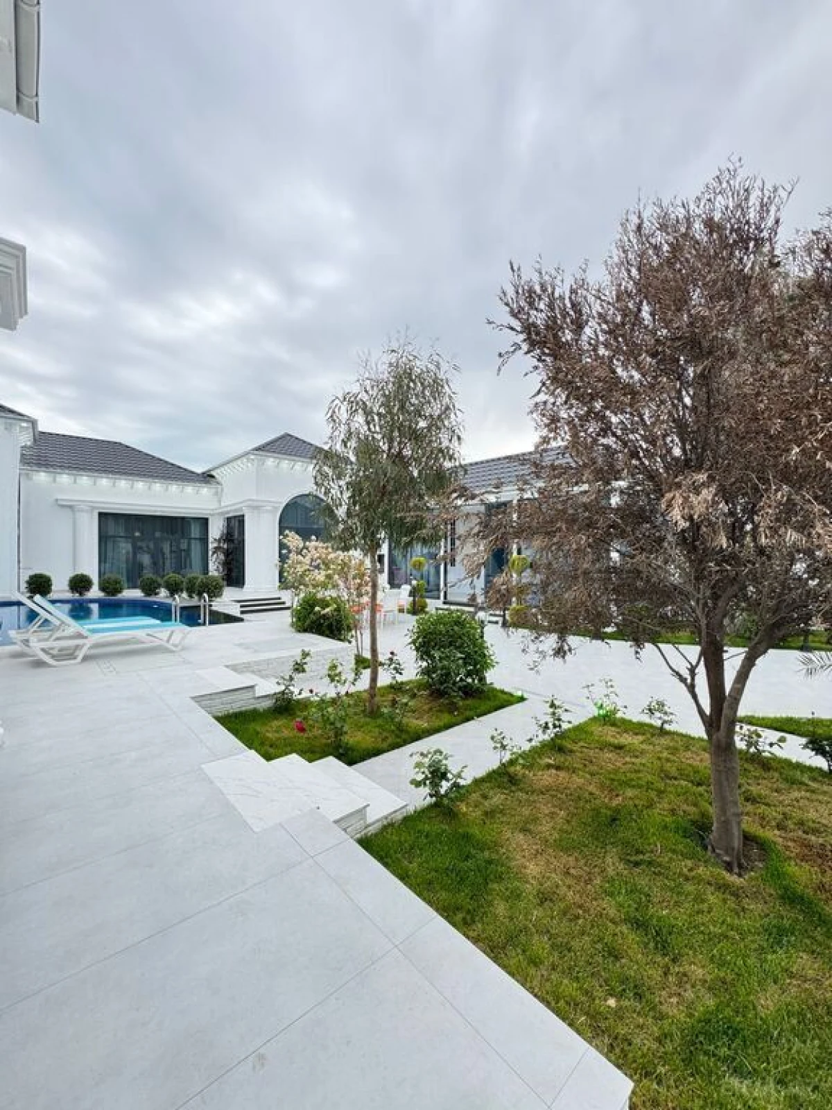 Satılır 6 otaqlı həyət evi 400 m²