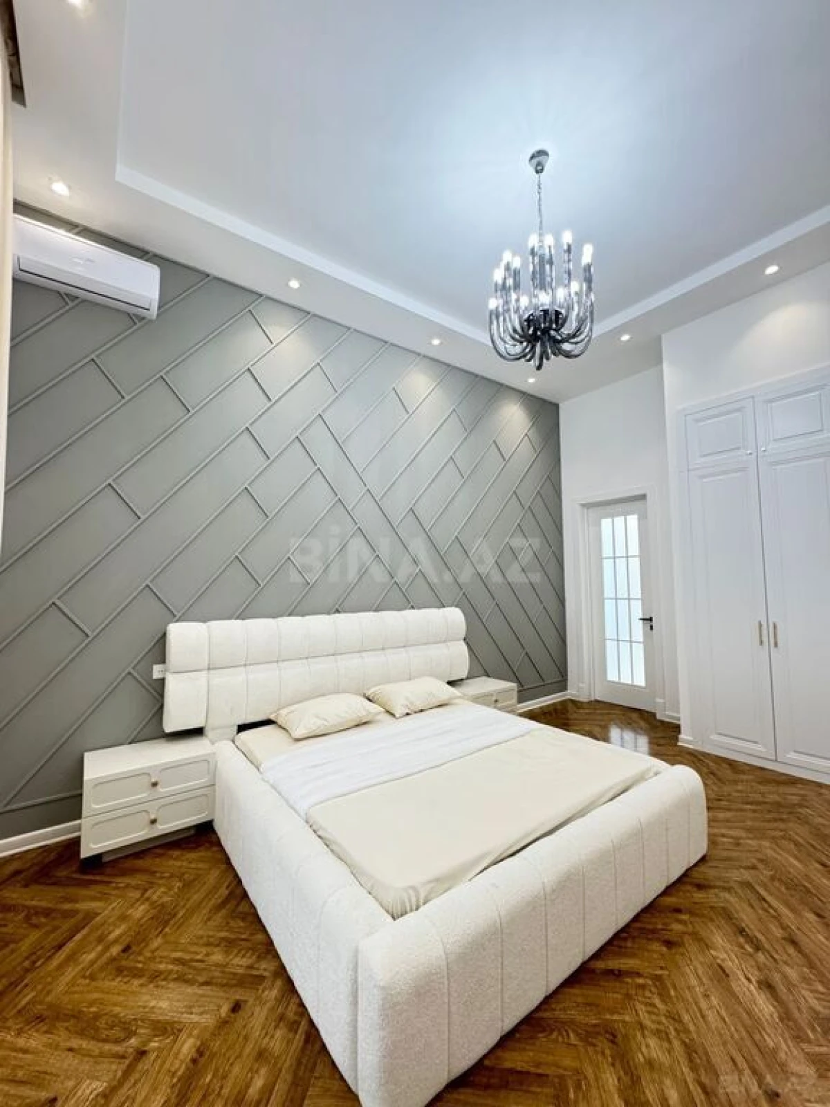 Satılır 6 otaqlı həyət evi 400 m²