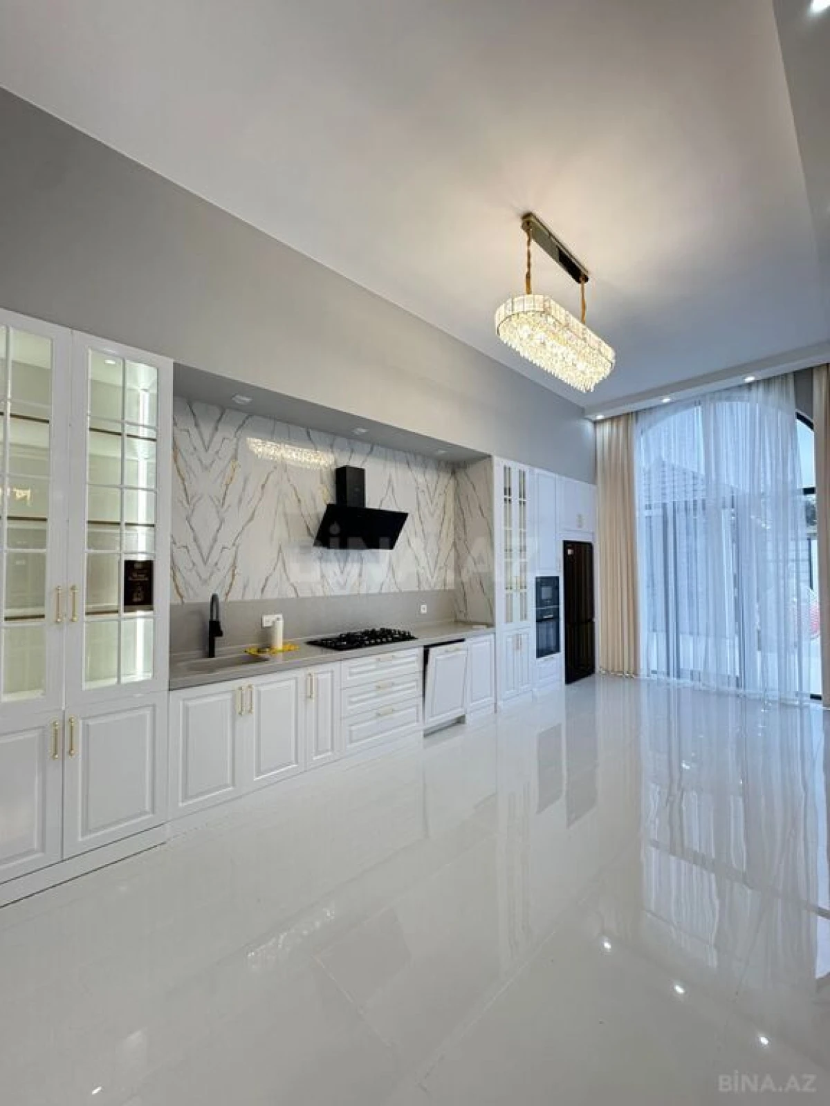 Satılır 6 otaqlı həyət evi 400 m²