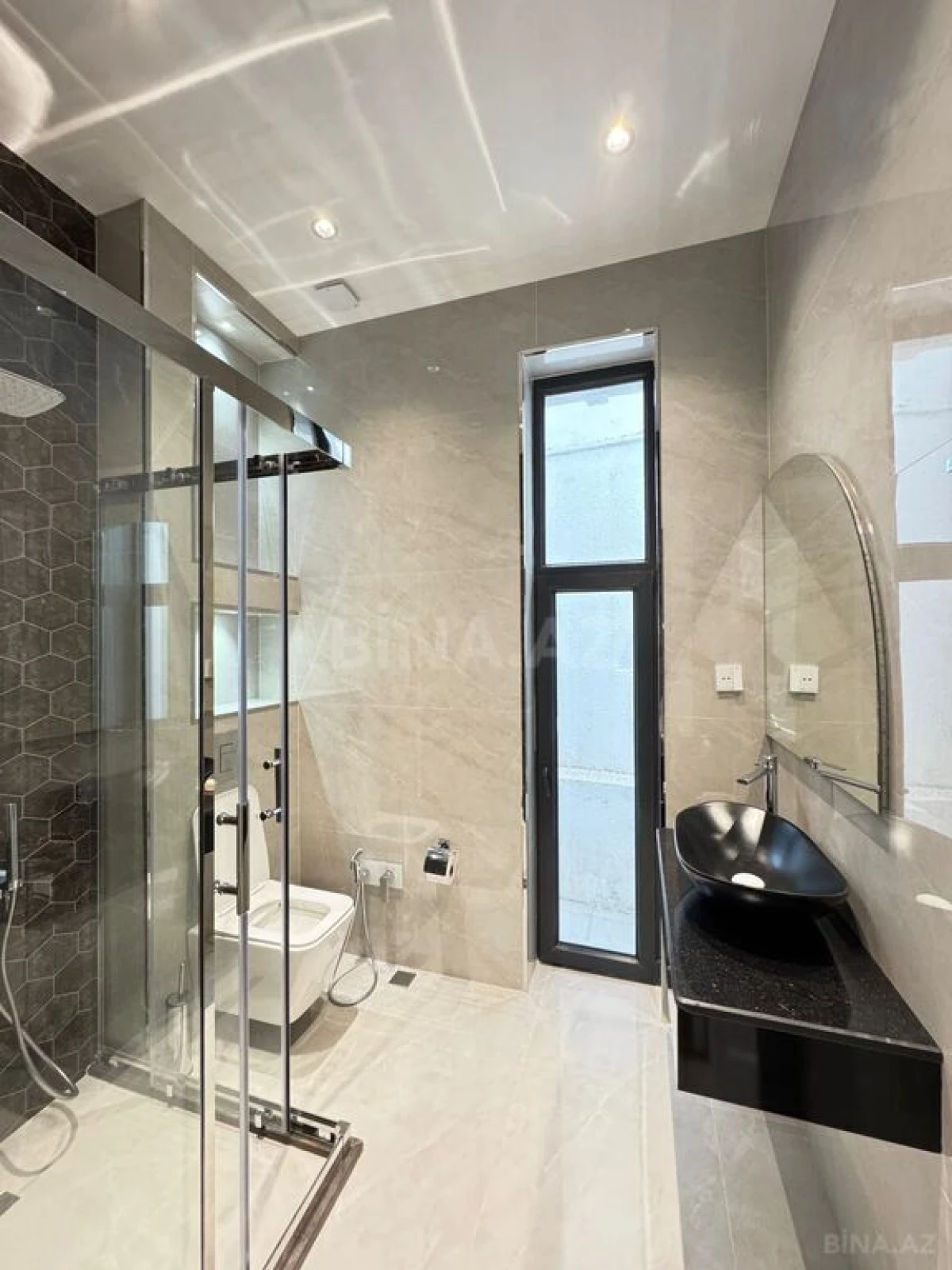 Satılır 6 otaqlı həyət evi 400 m²