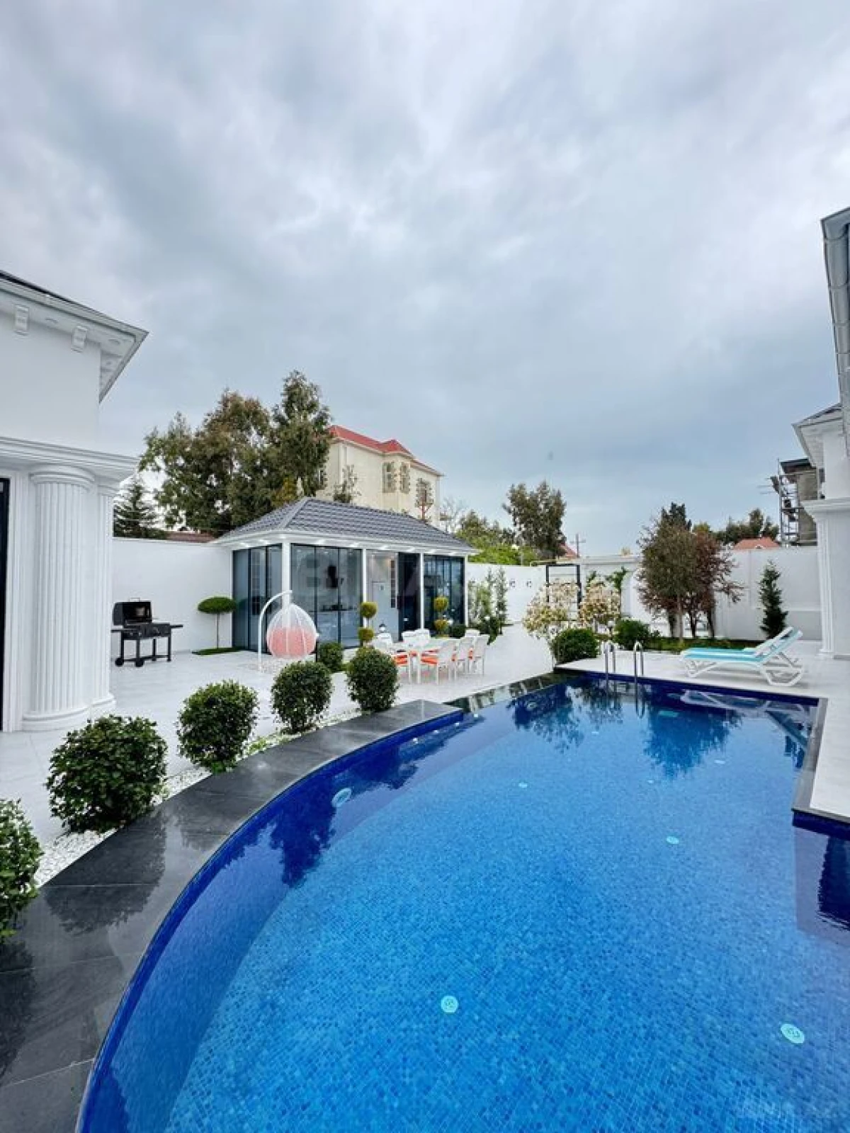 Satılır 6 otaqlı həyət evi 400 m²