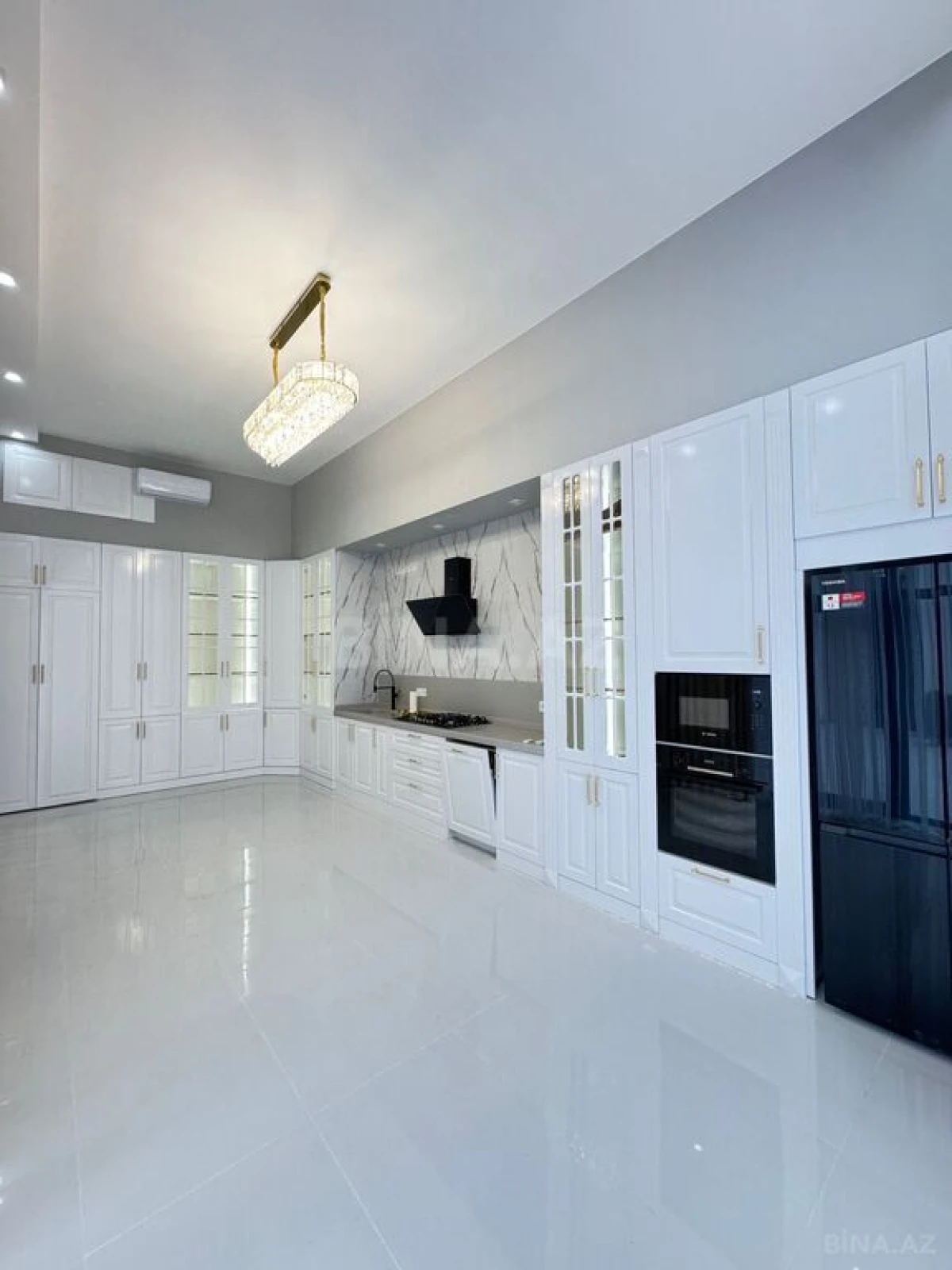 Satılır 6 otaqlı həyət evi 400 m²
