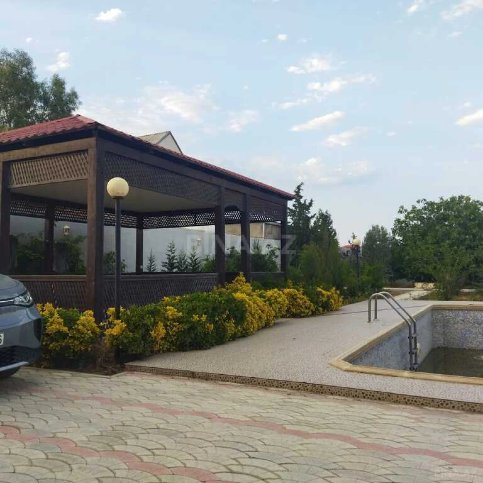 Satılır 7 otaqlı həyət evi 360 m²
