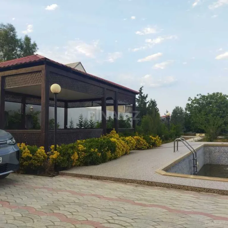 Satılır 7 otaqlı həyət evi 360 m²
