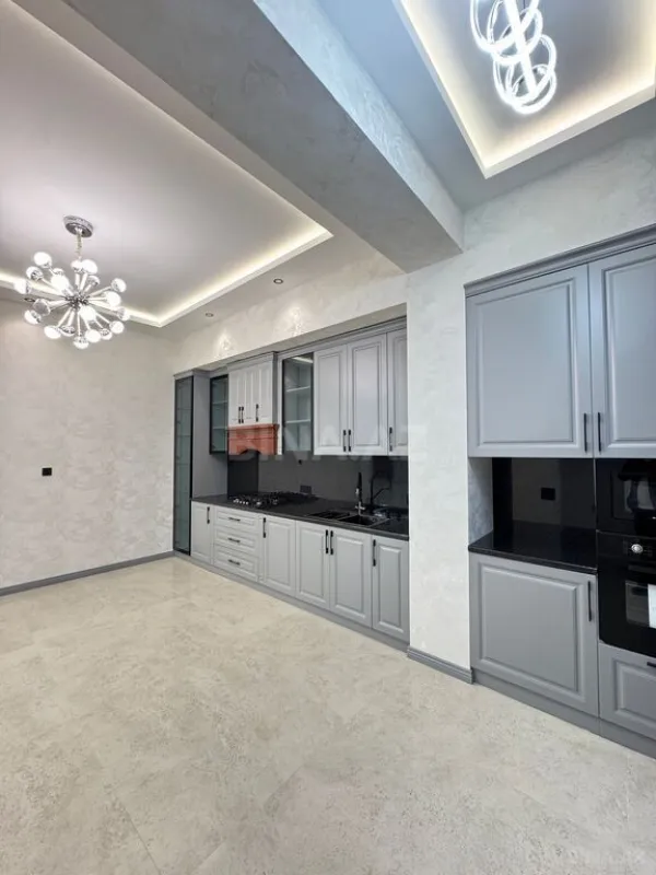 Satılır 5 otaqlı həyət evi 250 m²