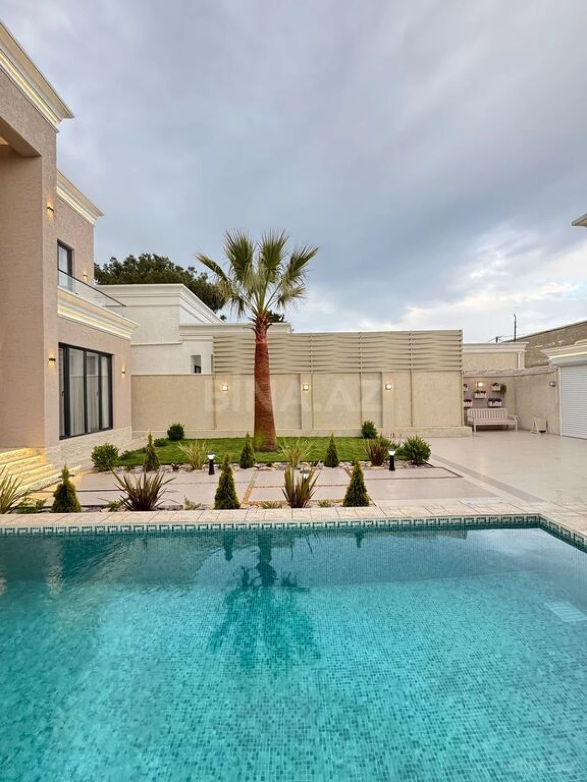 Satılır 5 otaqlı həyət evi 250 m²