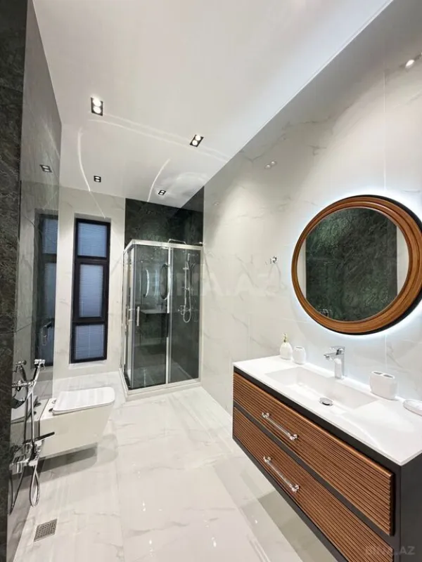 Satılır 5 otaqlı həyət evi 250 m²