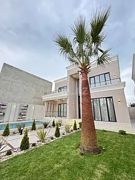 Satılır 5 otaqlı həyət evi 250 m²