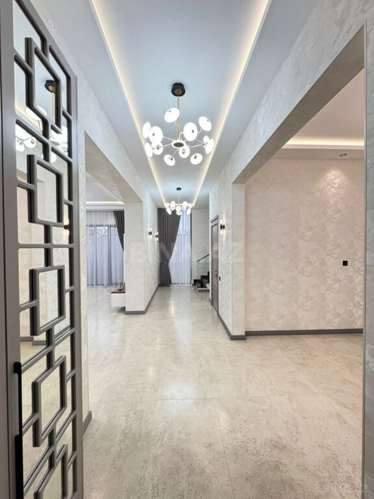 Satılır 5 otaqlı həyət evi 250 m²
