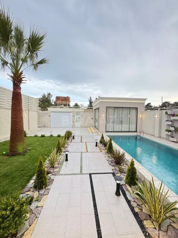 Satılır 5 otaqlı həyət evi 250 m²