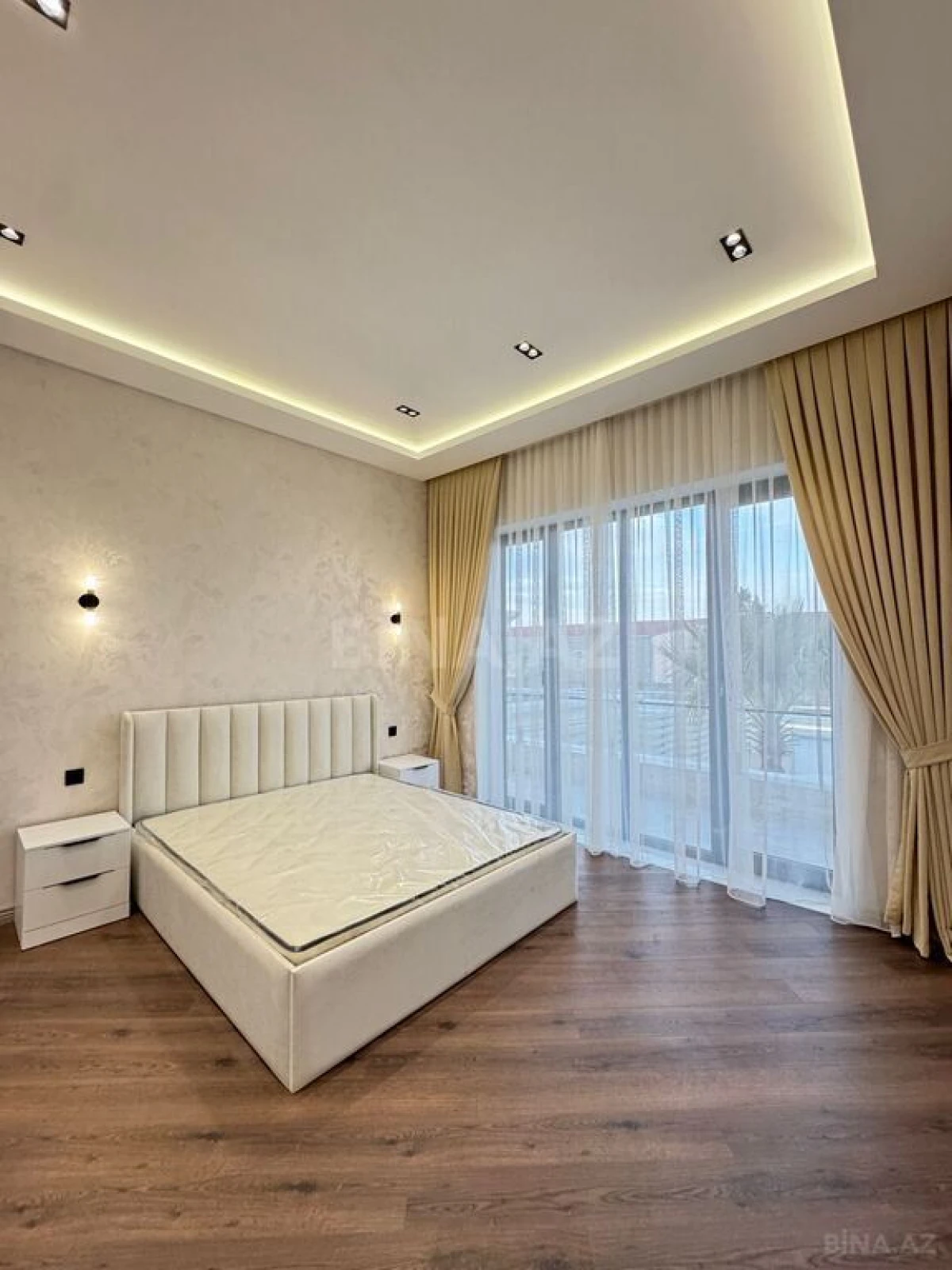 Satılır 5 otaqlı həyət evi 250 m²