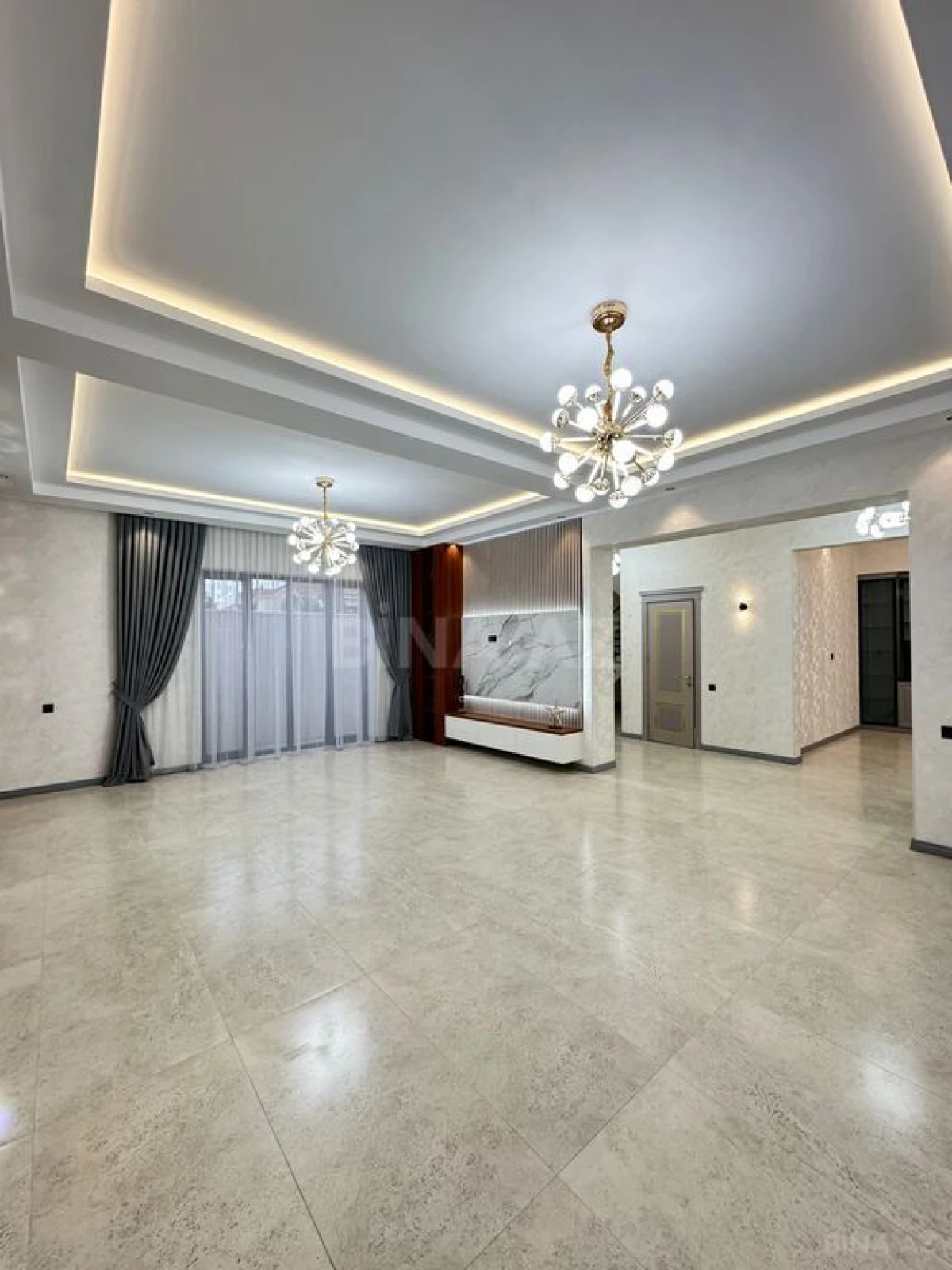 Satılır 5 otaqlı həyət evi 250 m²