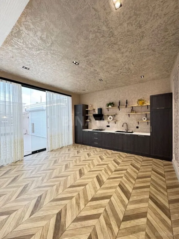 Satılır 5 otaqlı həyət evi 250 m²