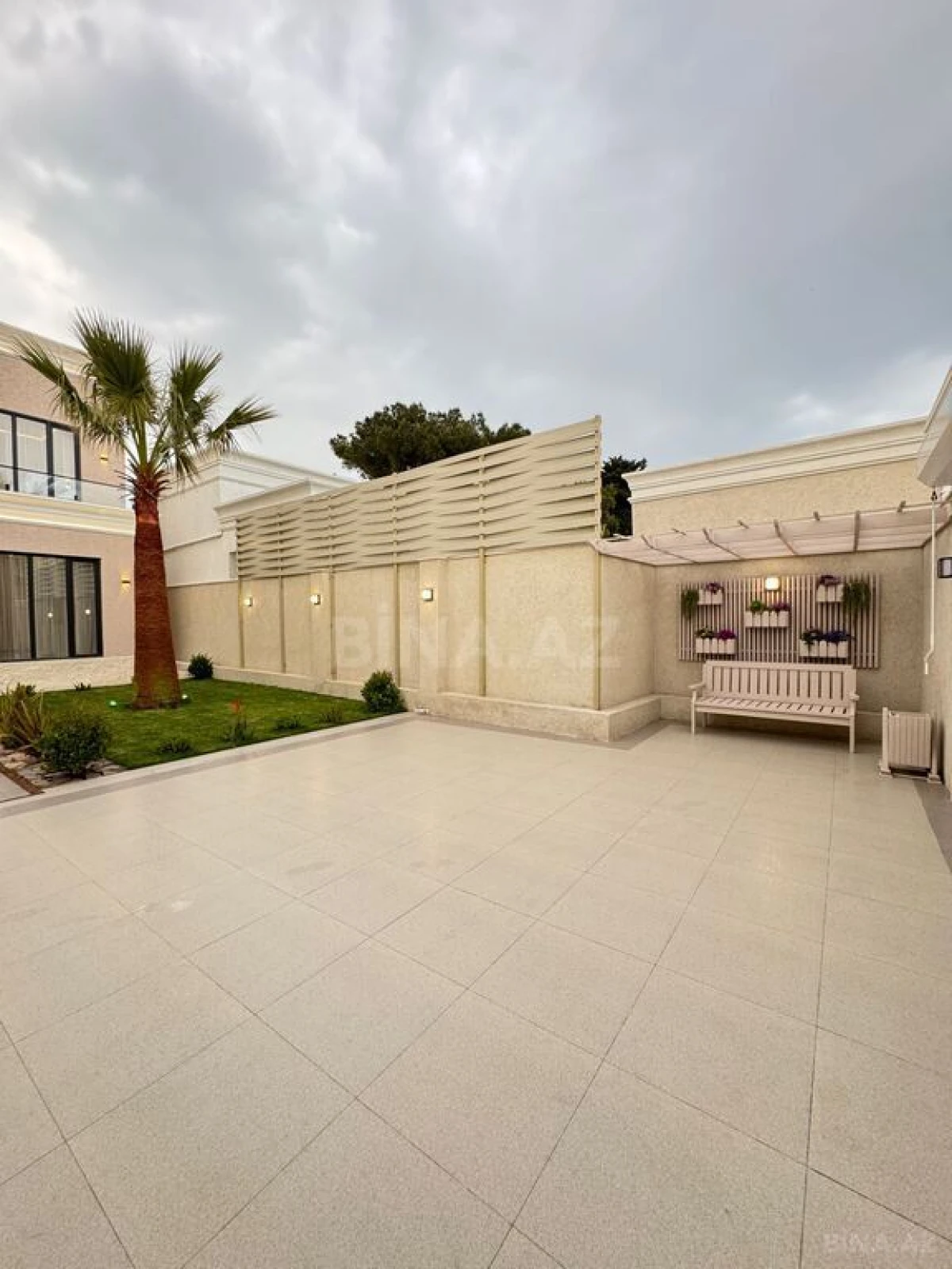 Satılır 5 otaqlı həyət evi 250 m²