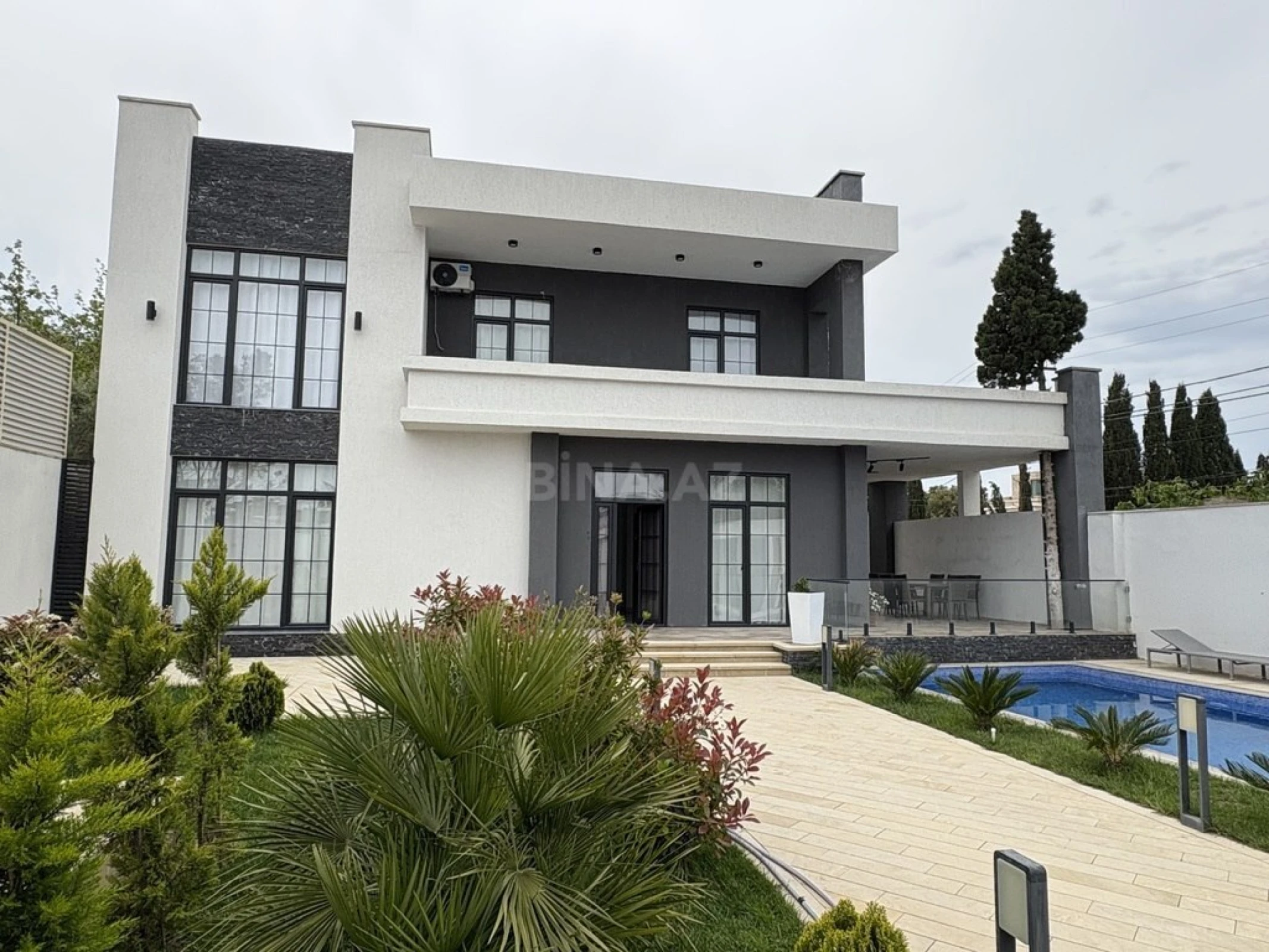 Kirayə verilir 5 otaqlı həyət evi 450 m²