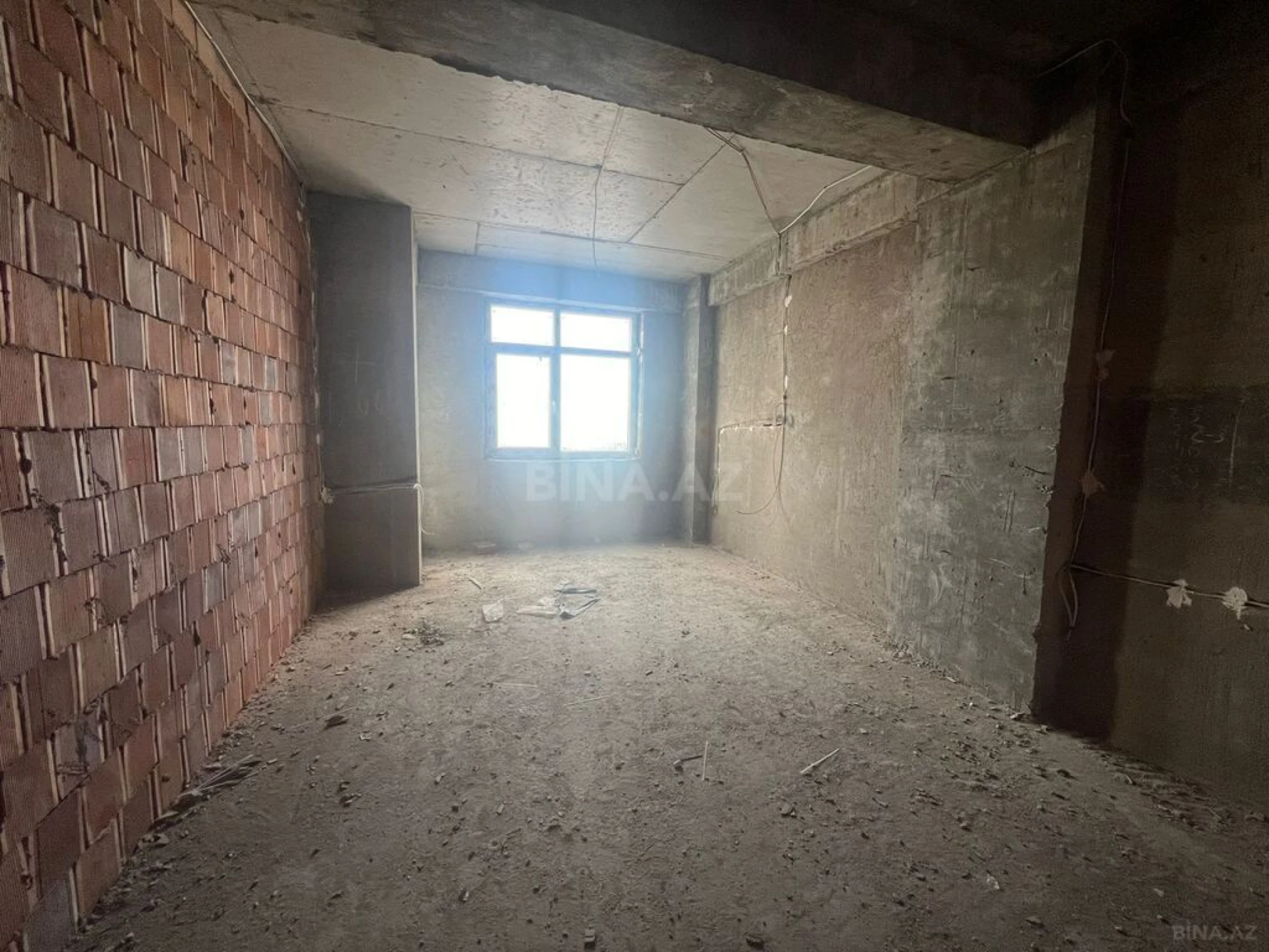 Satılır 3 otaqlı mənzil 147 m²