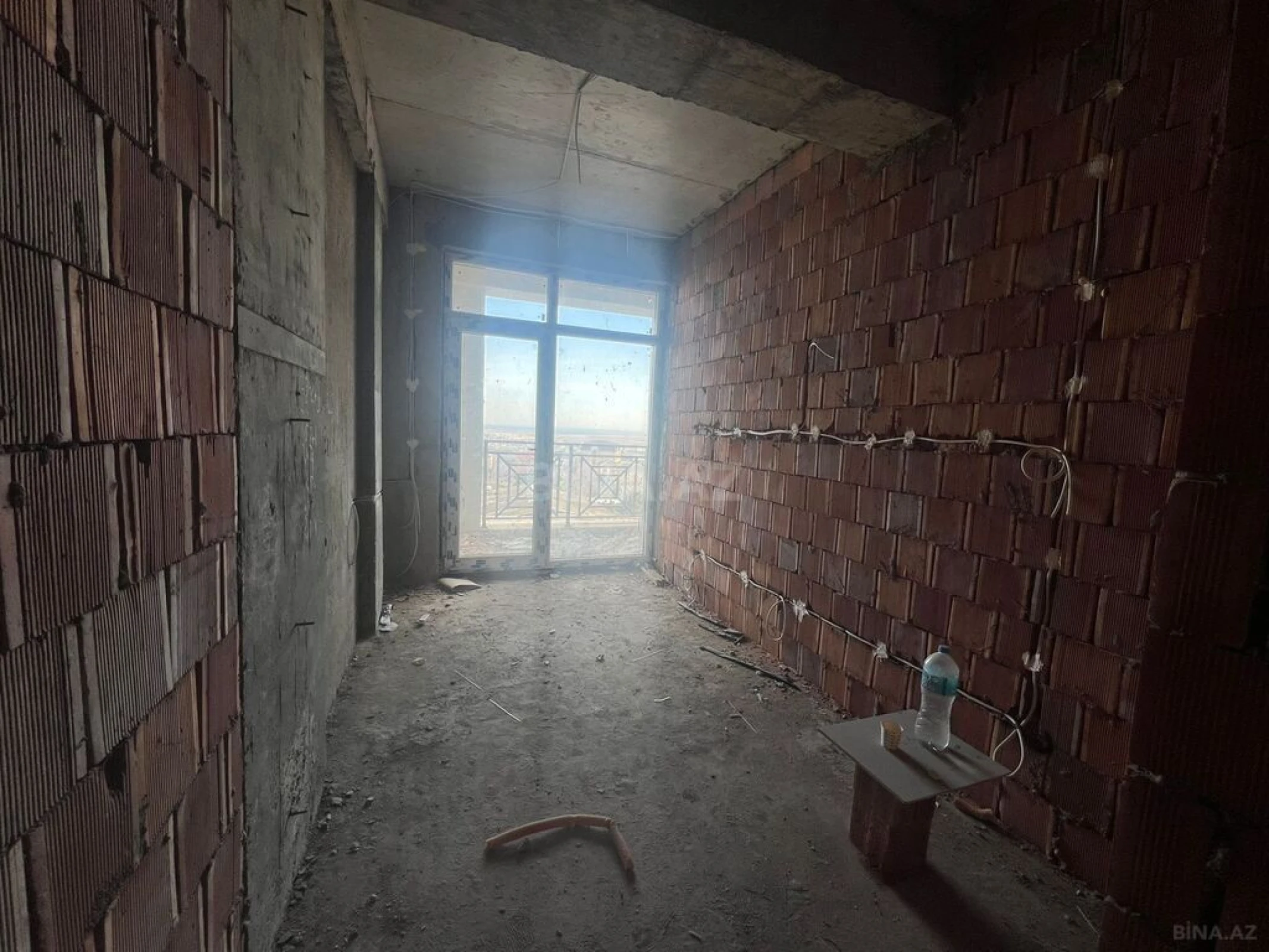 Satılır 3 otaqlı mənzil 147 m²