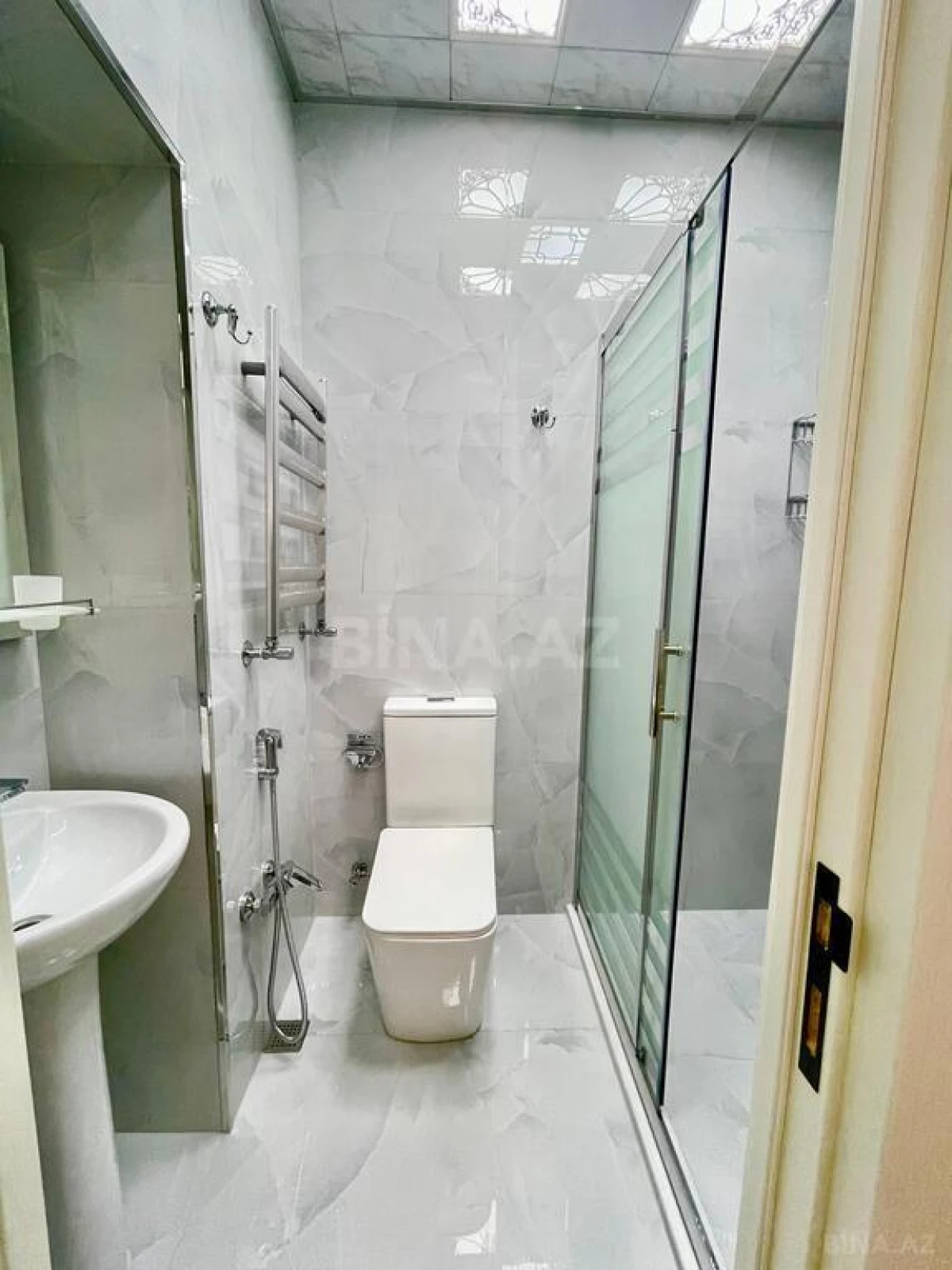 Kirayə verilir 3 otaqlı mənzil 125 m²