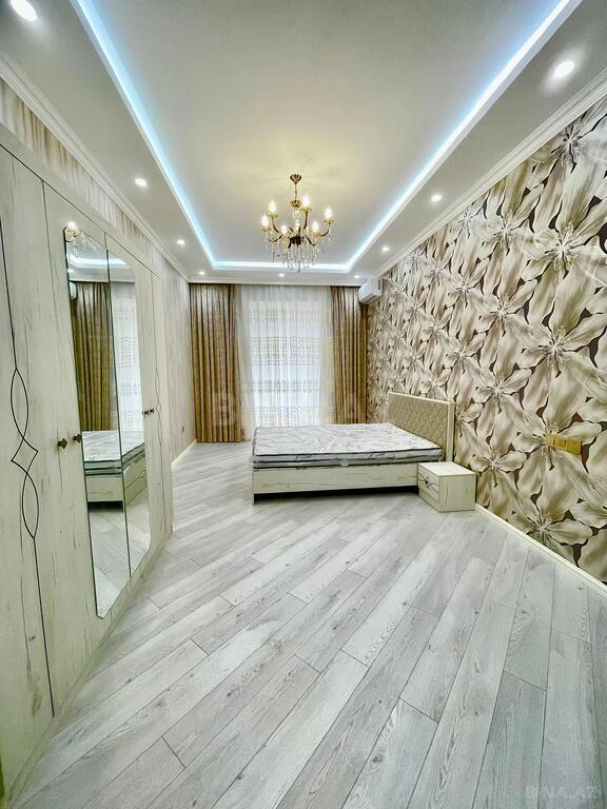 Kirayə verilir 3 otaqlı mənzil 125 m²