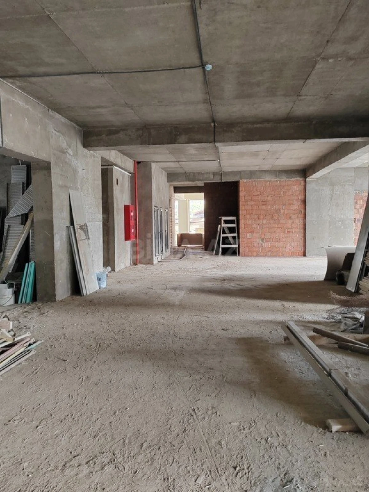 Satılır obyekt 70 m²