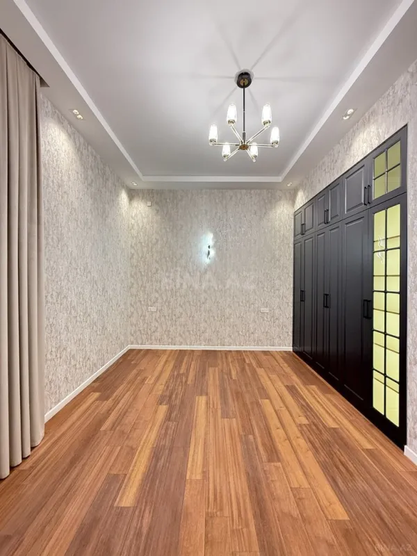 Satılır 5 otaqlı həyət evi 265 m²