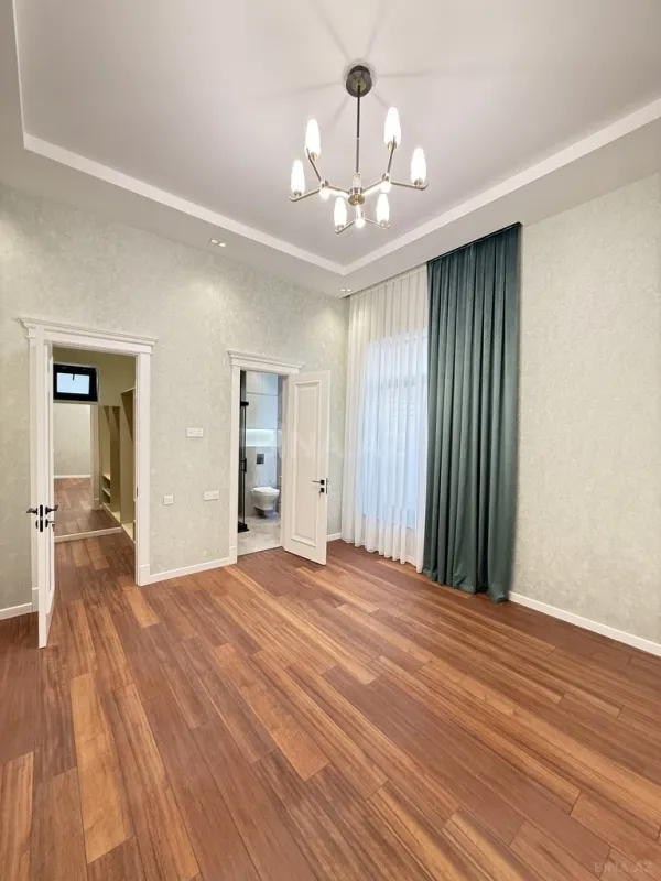 Satılır 5 otaqlı həyət evi 265 m²