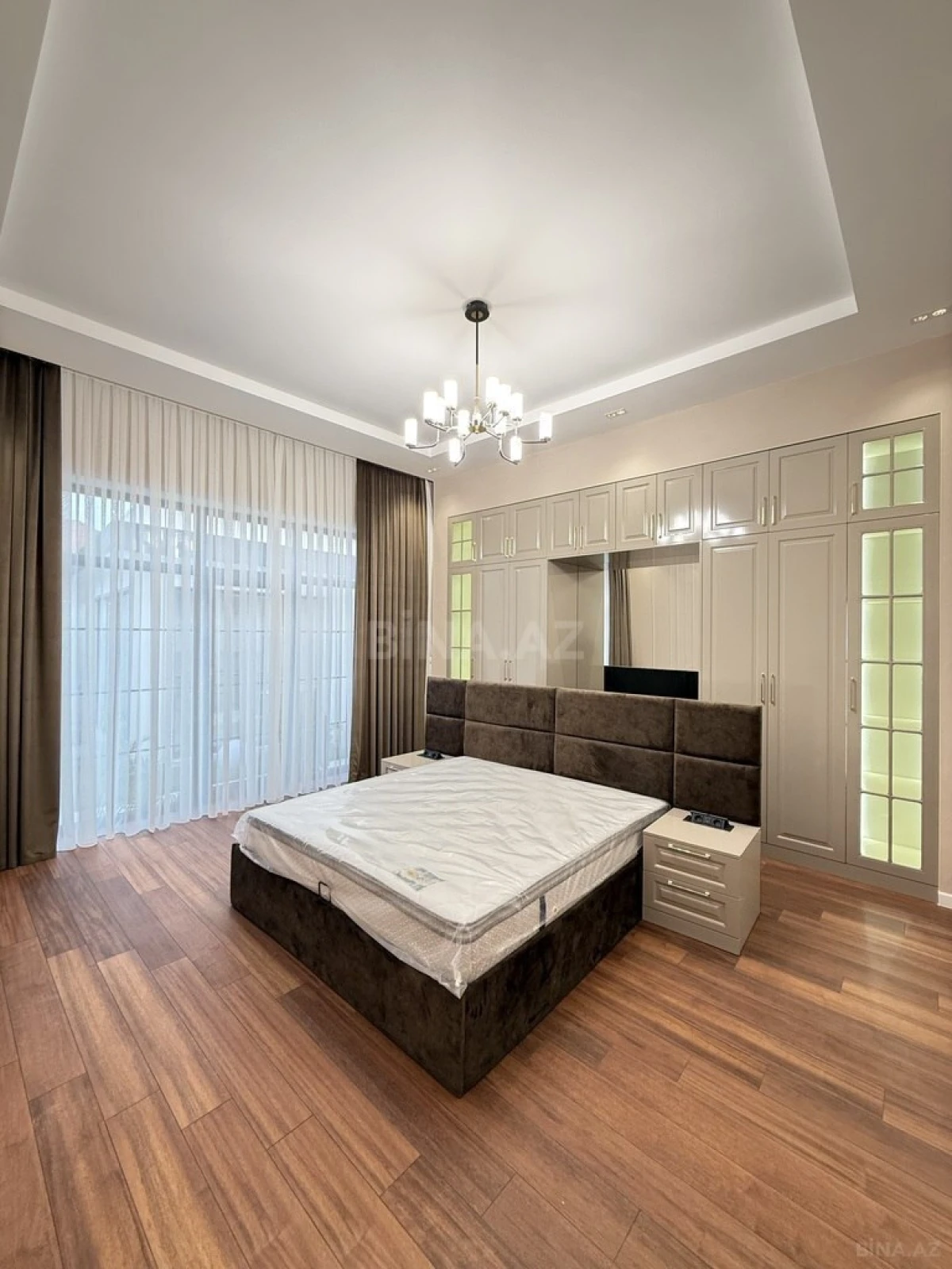 Satılır 5 otaqlı həyət evi 265 m²