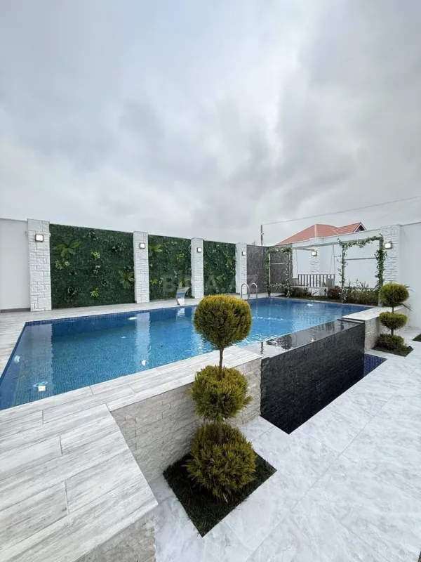 Satılır 5 otaqlı həyət evi 265 m²