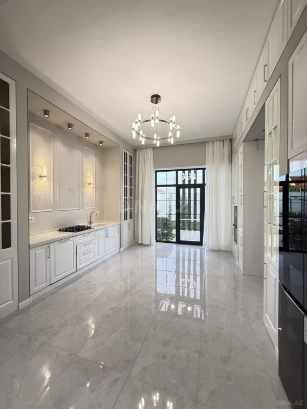 Satılır 5 otaqlı həyət evi 265 m²