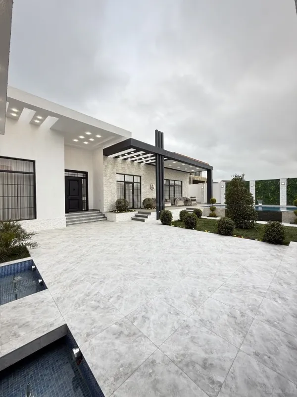 Satılır 5 otaqlı həyət evi 265 m²