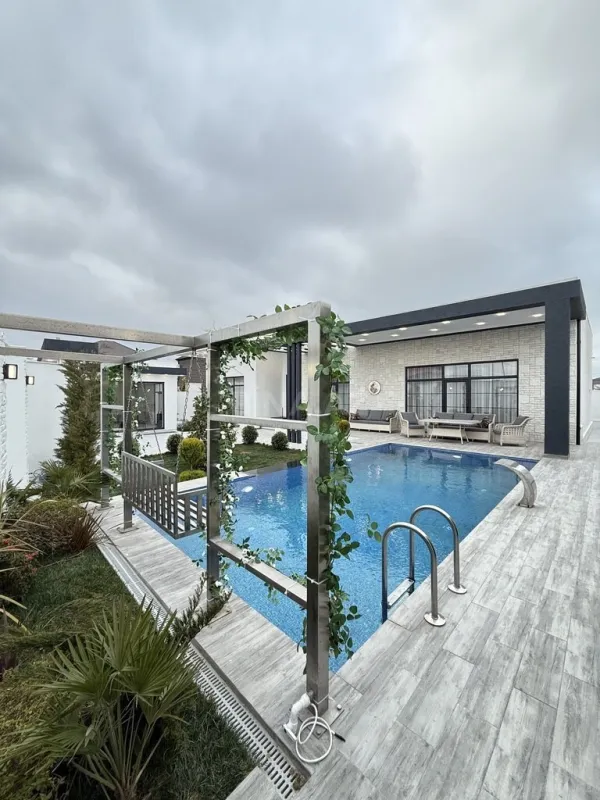 Satılır 5 otaqlı həyət evi 265 m²