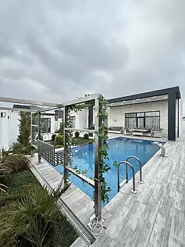 Satılır 5 otaqlı həyət evi 265 m²