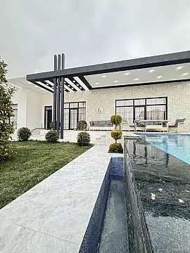 Satılır 5 otaqlı həyət evi 265 m²